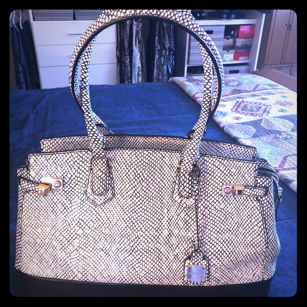 Henri Bendel snake skin Carlyle great condition